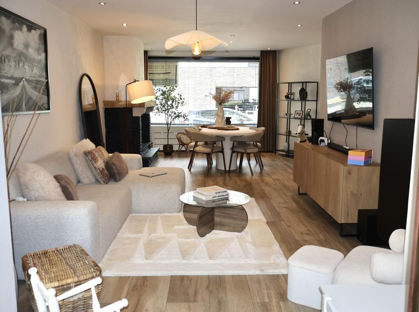 Charmante halfopen woning te De Panne<br />
<br />
Op zoek naar een ruime woning op een ideale ligging in De Panne? Deze halfopen bebouwing in de Veur