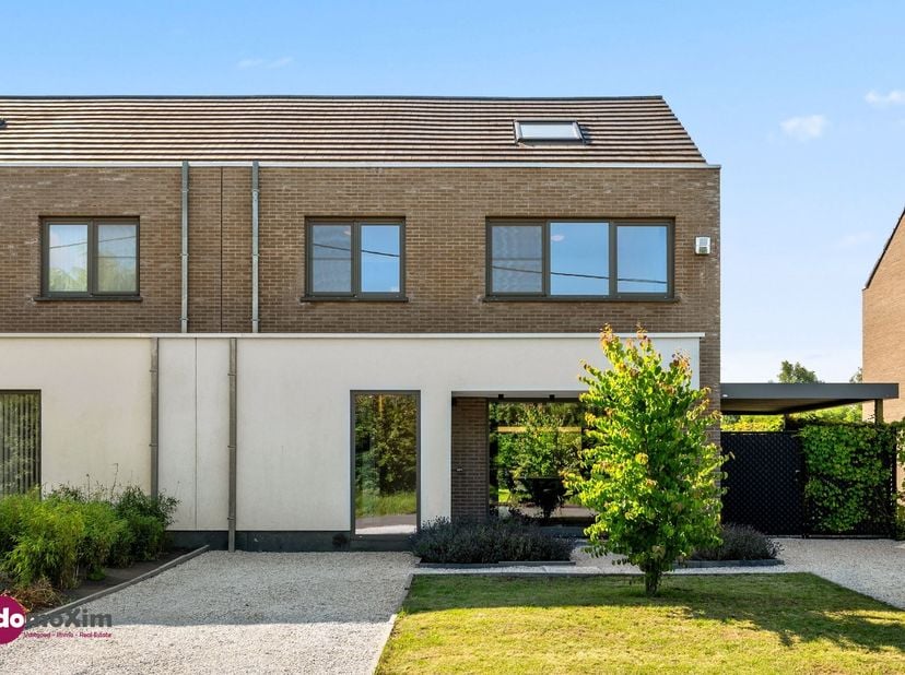 Mooie, energiezuinige gezinswoning op toplocatie in Boortmeerbeek<br />
<br />
Op wandelafstand van de dorpskern van Boortmeerbeek ontdek je deze in