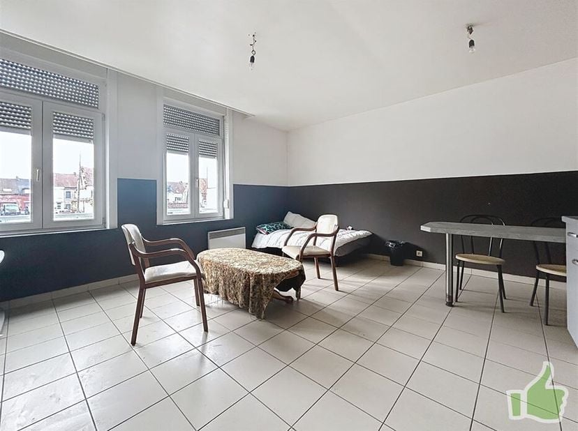 Appartement avec 1 chambre au 1er étage; <br />
Composition: <br />
séjour, cuisine équipée avec four, taques, hotte et frigo, salle de bain avec douc