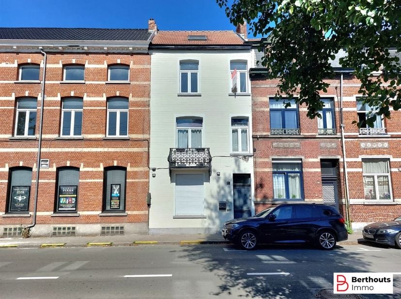 Appartement idéal premier achat ou investissement locatif.<br />
Cet appartement 1 chambre se situe au 2e étage, à proximité des transports en commun