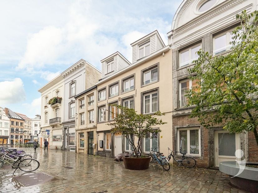 Cette luxueuse chambre d'étudiant de la résidence "ME59" est située dans un bâtiment authentique de la Mechelsestraat.<br />
Le bâtiment a été entièr