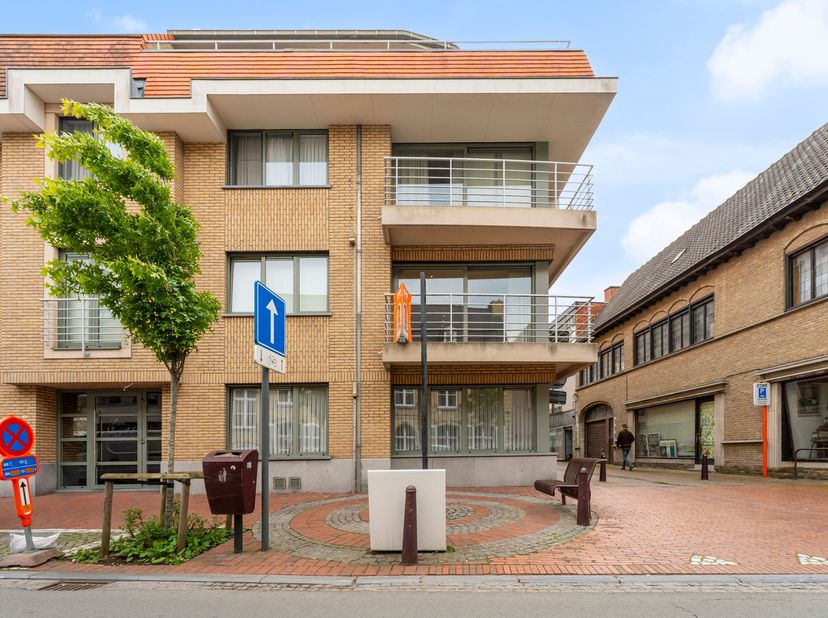 Dit goed gelegen appartement is gelegen op wandelafstand van de Grote markt.<br />
Het appartement is te betreden via de lift en is gelegen op het eer