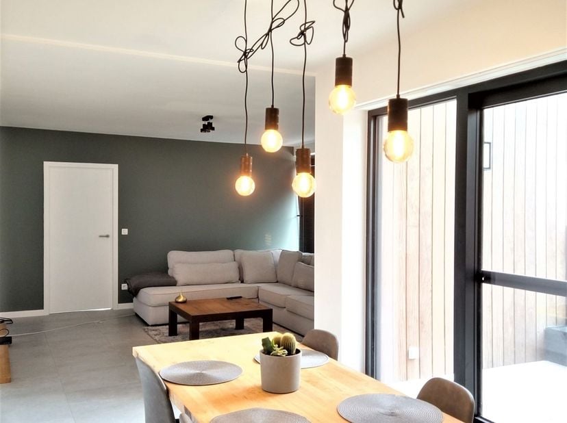 Modern 1 slaapkamer appartement met terras<br />
<br />
Ligging: Gelegen tegen het centrum van Turnhout, nabij scholen, openbaar vervoer, winkels en