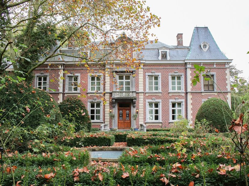 Landhuis - kasteel te Alken voor €999 999 wegens overlijden.<br />
<br />
Gelegen te Brandepoelstraat 38, Alken 3570 vindt u dit landhuis-kasteel, gel