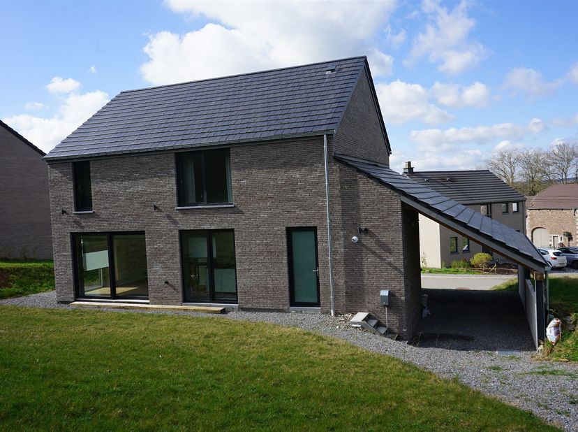 Prachtig nieuw huis met 4 gevels - Comfort, design en ideale ligging<br />
<br />
Ontdek dit prachtige nieuwe huis met 4 gevels, volledig uitgerust