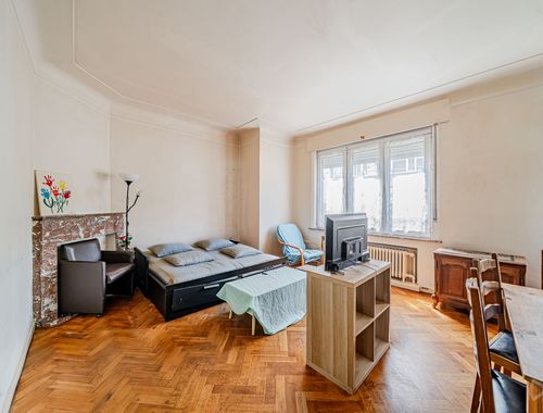                                         Gelijkvloers app. te koop in Sint-Jans-Molenbeek, € 170.000
