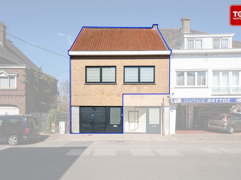Dit bijzonder ruim appartement is gelegen vlakbij het centrum van Wondelgem, op enkele stappen van het station. Winkelgelegenheid is nabij en het cent