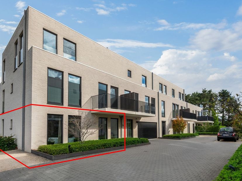 Gelijkvloers BEN-appartement met 3 slpk en ruim terras in Lille!<br />
<br />
Ontdek dit moderne BEN-appartement gebouwd in 2021, waar hedendaags wo