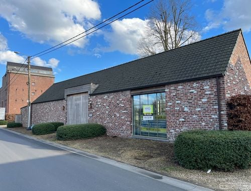                                         Kantoor te huur in Waregem, € 1.650
