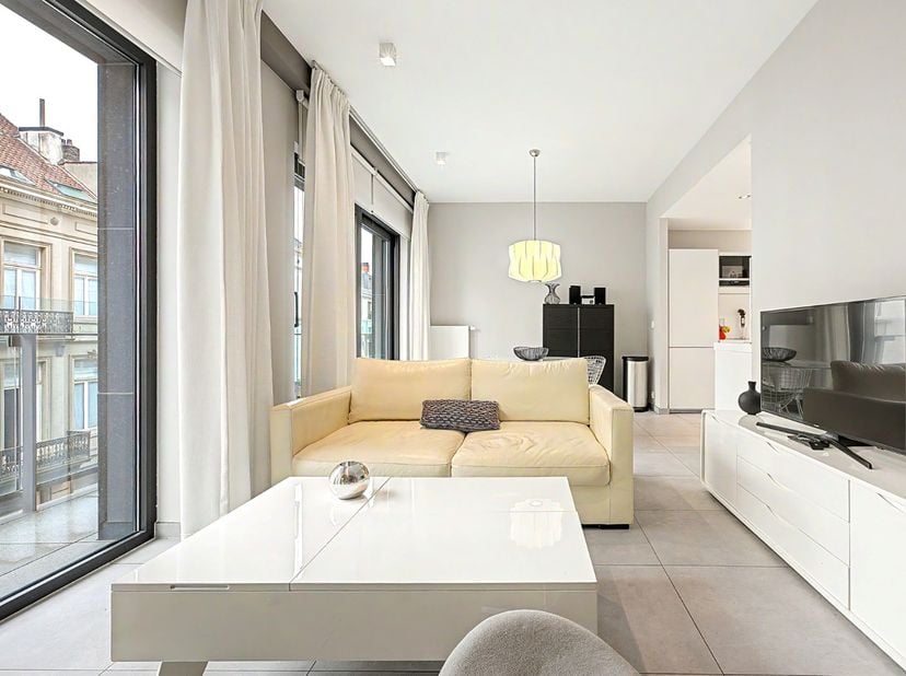 Cet appartement meublé de 60 m² est situé dans un quartier calme et agréable et bénéficie d’une belle luminosité naturelle.<br />
<br />
Il se compose