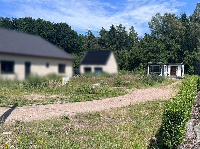 Bouwperceel ( 837m² ) voor open bebouwing met een straatbreedte van 16,74m.<br />
Dit perceel is gunstig gelegen naast een verbindingsweg.<br />
Op he