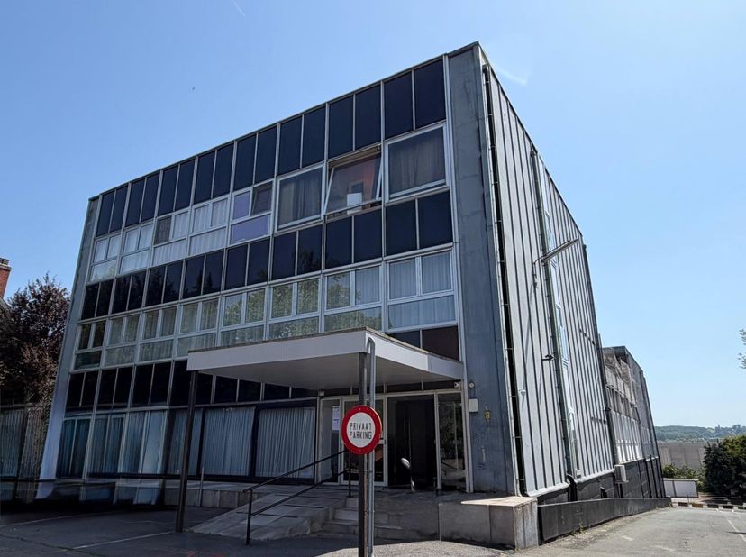 Ce studio confortable est situé à Halle.<br />
<br />
Ce studio bien entretenu de 37 m² offre un agencement efficace et est bien situé. Parfait pour c