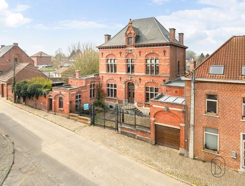                                         Maison de maître à vendre à Wodecq, € 570.000
