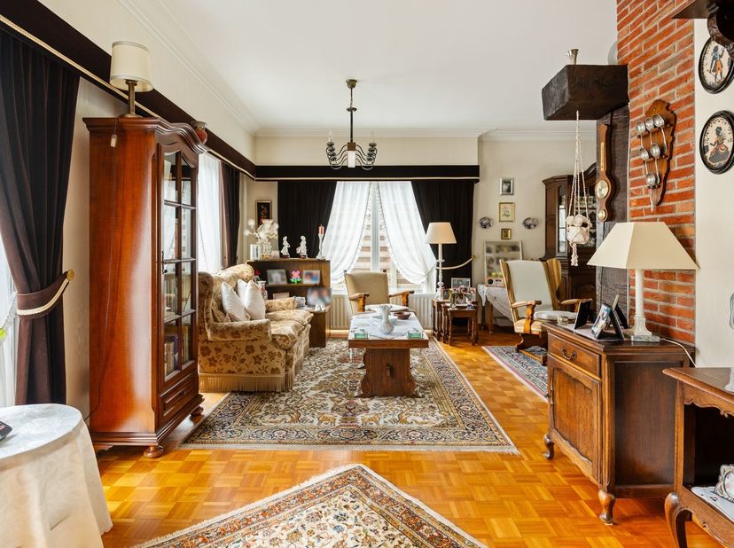 Locatie: <br />
Deze woning, gelegen aan Driesplein 4 in Beerse, heeft een rustige en gunstige ligging. Het centrum van Beerse bevindt zich op korte