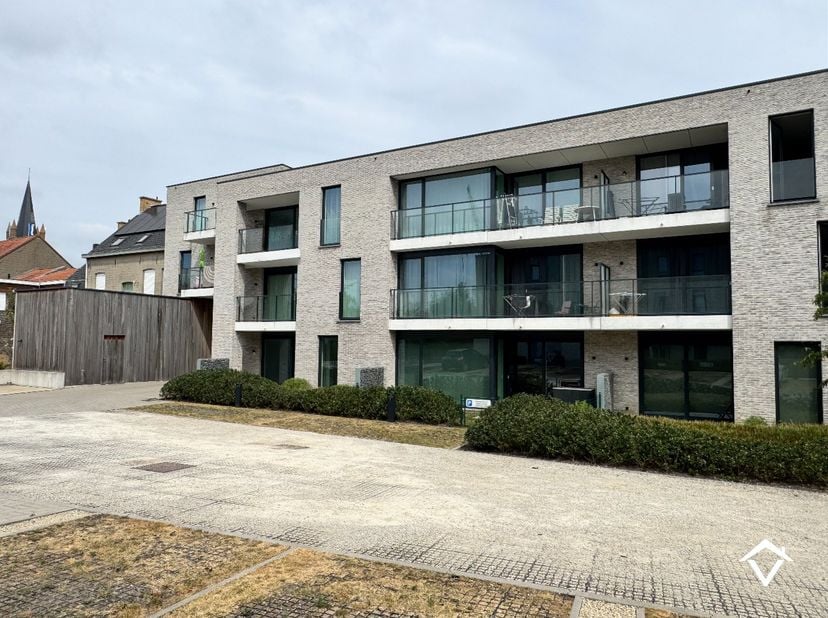 Dit appartement (C2.3) is gelegen op de 2de verdieping in de Residentie Brouwershof te Westrozebeke (Staden) en bestaat uit: inkomhal - toilet - badka
