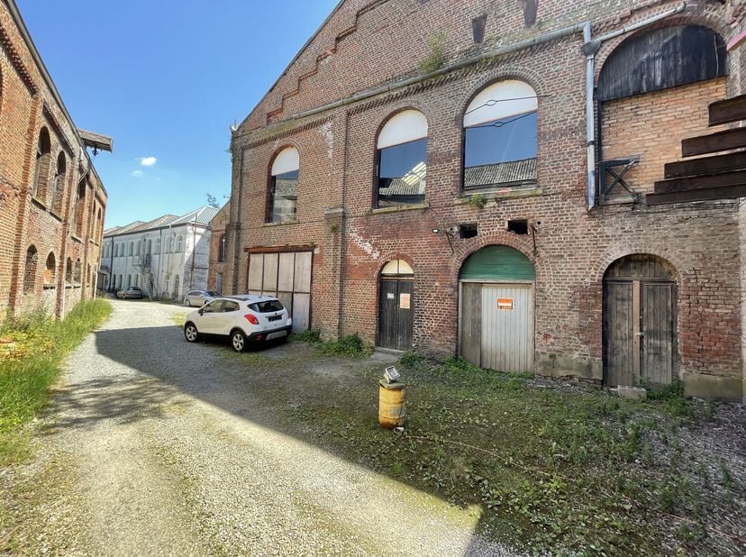 Bien professionnel à vendre à ,
                    7090 Braine-le-Comte