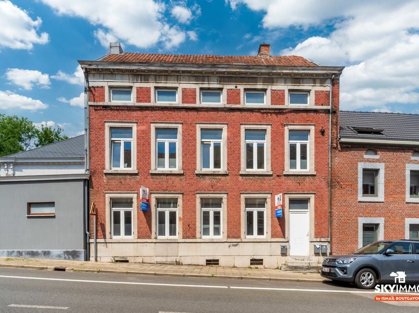 sL'agence SKYIMMO est ravie de vous présenter ce magnifique IMMEUBLE DE RAPPORT, offrant une surface habitable de 290m² située à VERVIERS , se compose