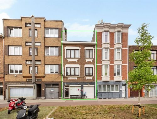                                         Bien commercial avec habitation à vendre à Deurne, € 349.000
