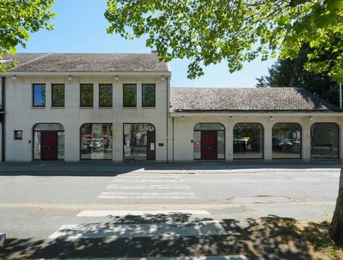                                         Usage mixte à vendre à Nimy, € 695.000

