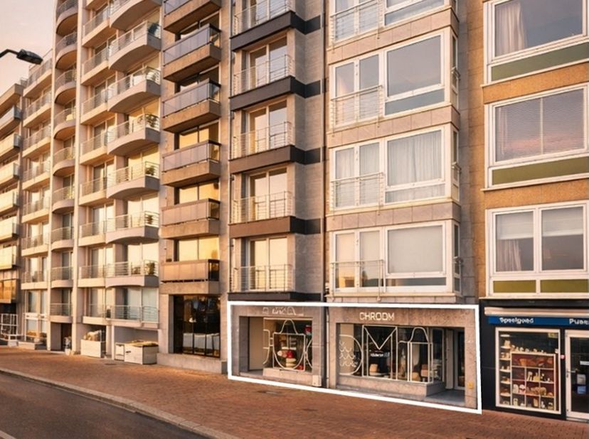 Op een uitermate gunstige locatie aan de Zeedijk van Knokke, grenzend aan Het Zoute, bieden we u dit handelsgelijkvloers aan. Het eigendom bestaat uit