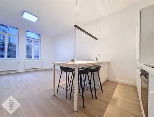                                         Appartement te huur in Tournai, € 690
