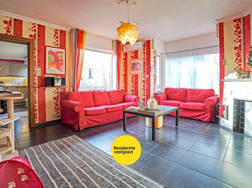 Alleenstaande woning met veel potentieel op een perceel van 655 m² te Houthulst<br />
In een rustige, groene omgeving bevindt zich deze alleenstaande