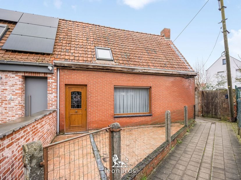 In de Kattewegel 15 vind je deze woning die volledig dient te worden verbouwd , een ideale kans voor wie niet bang is om de handen uit de mouwen te st