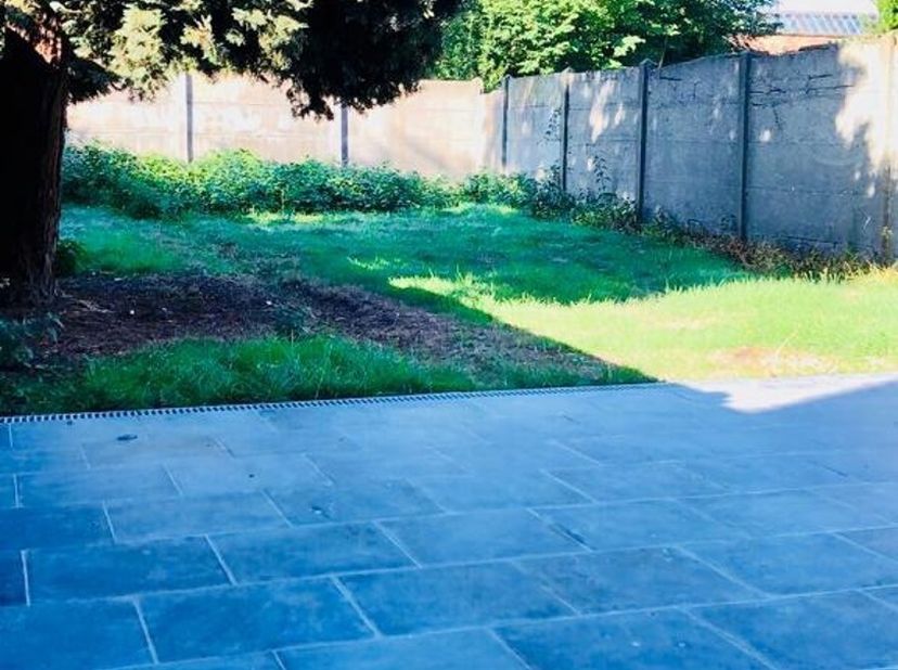 - Een bezoekmoment aanvragen kan via onze website: https://www.vicusvastgoed.be/aanbod?prefilter=huren<br />
- Ga naar het respectievelijke pand en kl