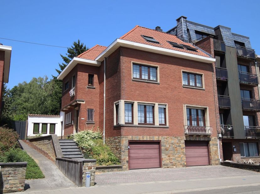 Op zoek naar een goede investering?<br />
<br />
Wij kunnen u dit goed onderhouden appartementsgebouw aanbieden.<br />
Het beschikt over 3 appartement