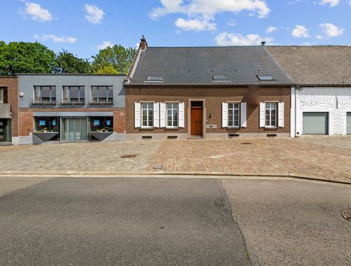                                         Herenwoning te koop in Ghislenghien, € 325.000
