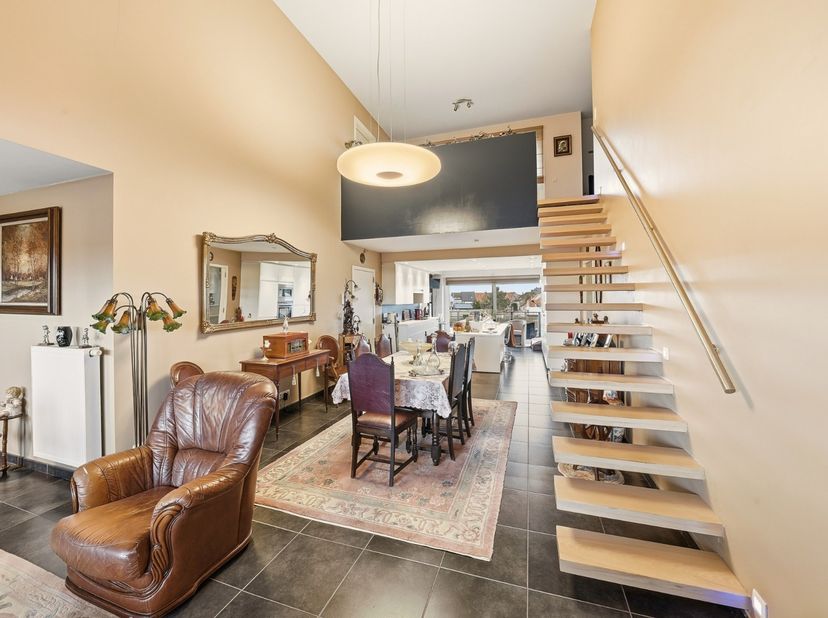 Appartement te koop met levenslange huur - totale huurinkomst: 1.000 euro per maand. <br />
<br />
In het centrum van Oudenburg bevindt zich dit uitzo