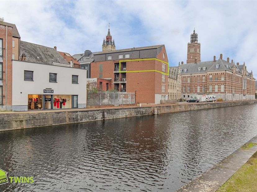 Uniek appartement met terras en adembenemend panoramisch zicht op de Oude Dender<br />
Bent u op zoek naar een instapklaar appartement met twee slaapk