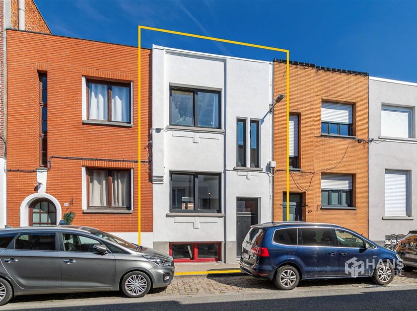 Gerenoveerde woning (152 m²) met 3 slaapkamers en tuin (50 m²) in Deurne<br />
In de Van Hallestraat woon je op een centrale maar rustige locatie met