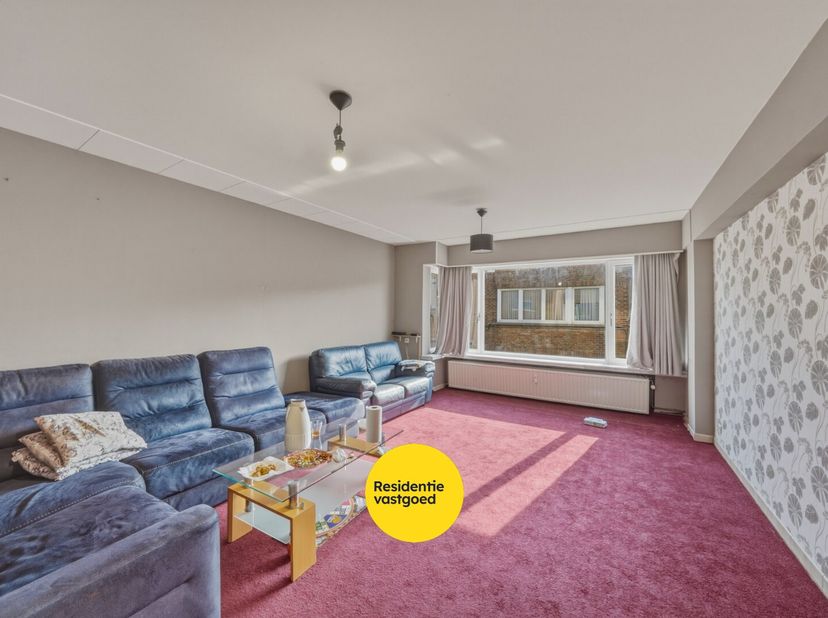 3-slaapkamer appartement te Oostende. Dit appartement is gelegen op de 2e verdieping op een goed gelegen locatie te Oostende, met alle winkels binnen
