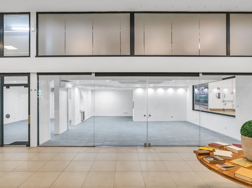 Welkom op het Sint-Martinusplein in Genk.<br />
<br />
Dit aantrekkelijke handelspand is gelegen&amp;nbsp;in het centrum van Genk en biedt een unieke kans