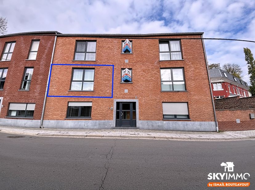 L'agence SKYIMMO est ravie de vous présenter ce magnifique appartement, offrant une surface habitable de 60m² située à Grâce-Hollogne, se compose comm