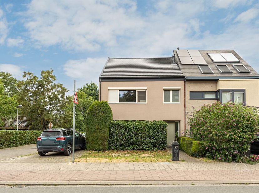 Instapklare halfopen bebouwing met 3 à 4 slaapkamers, garage en zonnige westtuin op toplocatie in Kontich<br />
Op een uitstekende locatie in de Kruis