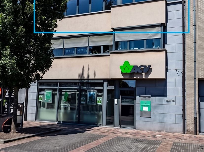 Prachtig, ruim appartement te huur met een panomarisch uitzicht op het levendige centrum van Lochristi! <br />
<br />
Welkom in dit moderne appartem