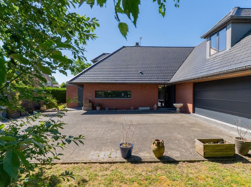 Ontdek deze prachtige villa, gebouwd in 2017, ideaal gelegen aan de rand van het Bois Fichaux!<br />
Vanaf het moment dat u binnenkomt, zult u gecharm