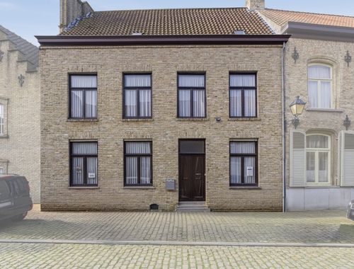                                         Maison de ville à vendre à Veurne, € 410.000
