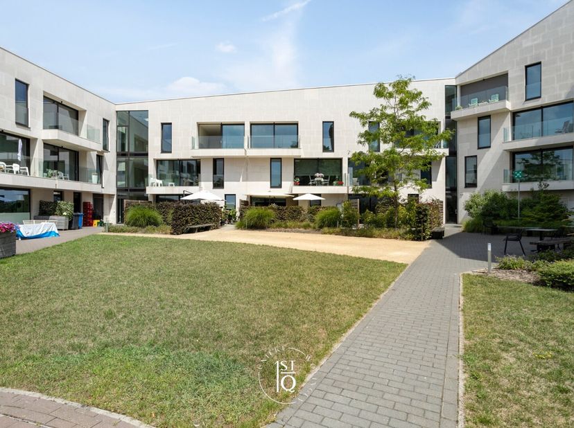 Bent u op zoek naar een comfortabele assistentiewoning te koop in Bornem waar rust, veiligheid en bereikbaarheid centraal staan? Dan is deze instapkla
