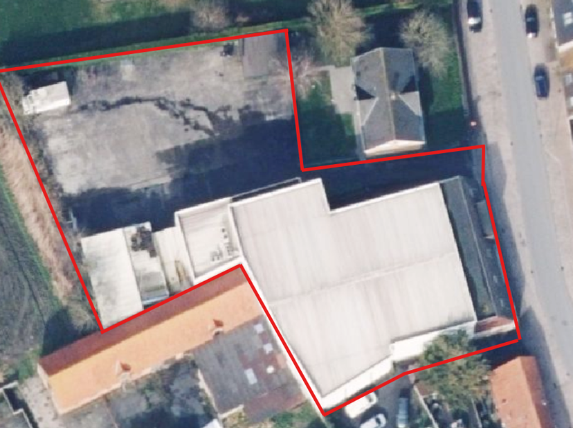 Bent u op zoek naar een strategisch gelegen en instapklaar bedrijfsvastgoed? Dit veelzijdige bedrijfsgebouw bevindt zich in het centrum van Avekapelle