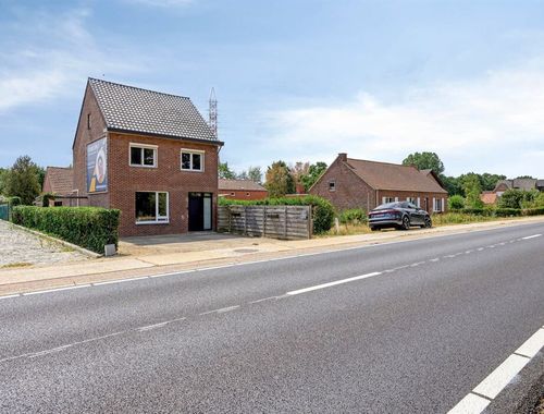                                         Woning te koop in Neeroeteren, € 389.000
