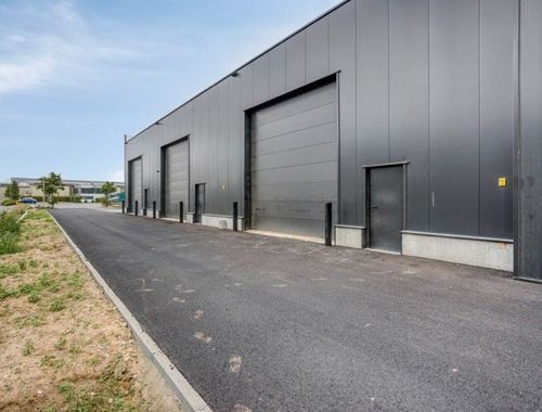                                         Bedrijfsgebouw te huur in Lanaken, € 1.600
