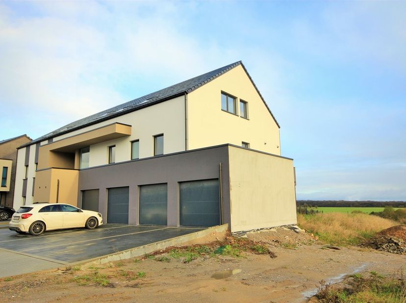 Superbe appartement de standing, situé à Philippeville, à proximité de toutes commodités.<br />
<br />
Celui-ci se trouve au deuxième étage d’une pe