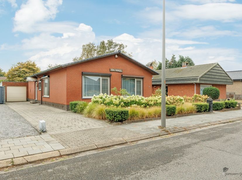 Charmante vrijstaande woning – alles gelijkvloers!<br />
<br />
Op zoek naar ruimte, rust en potentieel? Deze volledig gelijkvloerse woning in een r