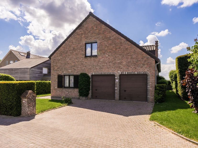 Uitstekend gelegen villa met adembenemend zicht!<br />
Droomt u van een ruime tijdloze villa gelegen op een toplocatie? Deze charmante, degelijk gebou