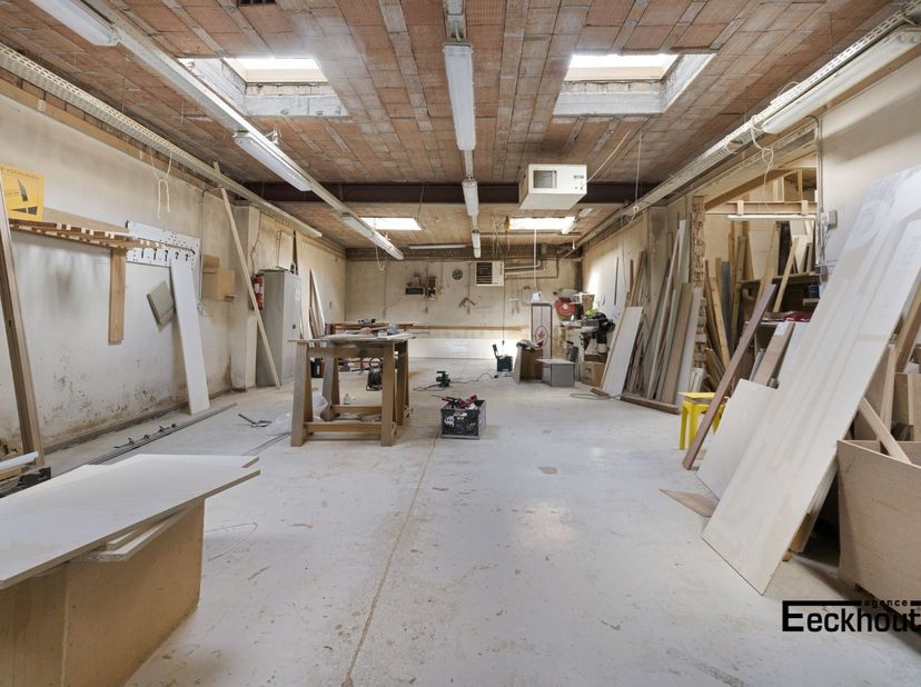 Bien professionnel à vendre
                    à 8400 Oostende