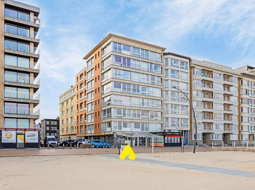 Studio entièrement rénové avec vue latérale sur la mer situé au 5ème étage de la résidence Océan à 50m de la plage !&amp;nbsp;<br />
<br />
Le studio comp