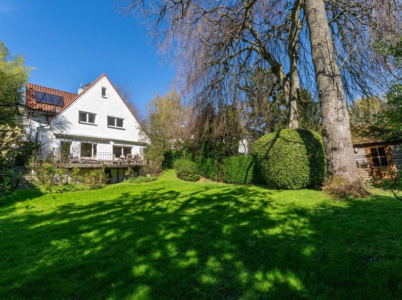 UCCLE – Fort-Jaco – In het hart van de zeer gegeerde wijk Fort Jaco, in een rustige en gezochte residentiële straat, elegante 4-gevel VILLA (5 slpk/2